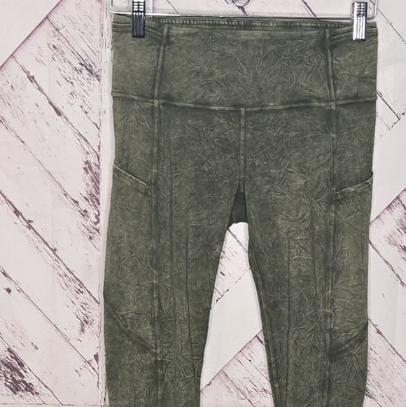 Lululemon Fast and Free Cropped Leggings - Picture 4 of 4